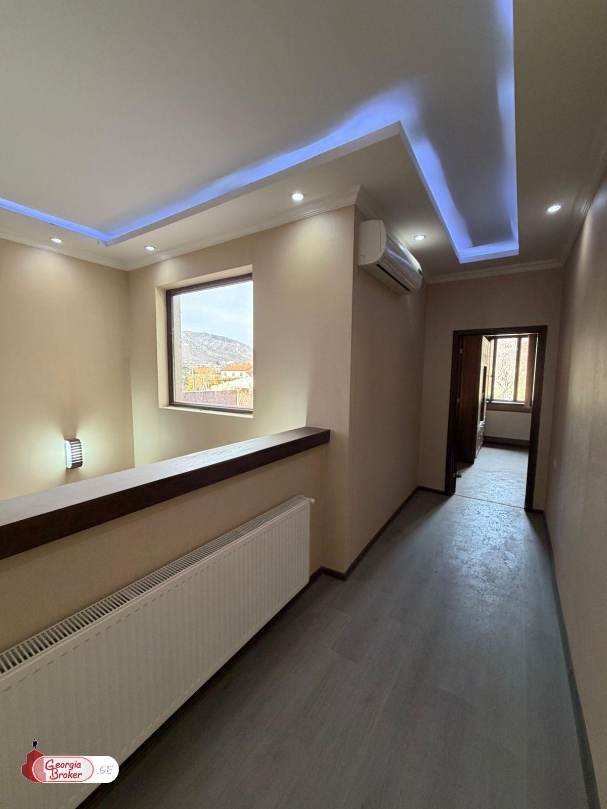 იყიდება ახალი გარემონტებული 15 ოთახიანი სახლი